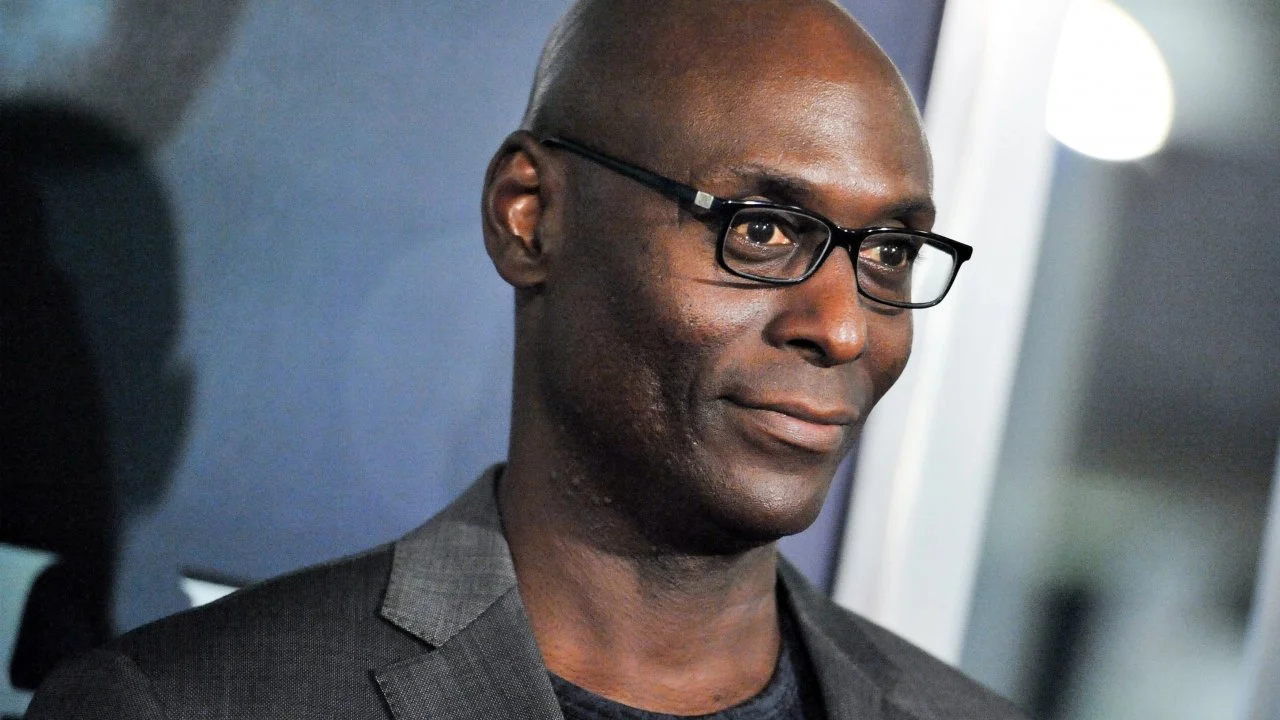 Lance Reddick, morto di infarto l'attore della serie 'The Wire' e