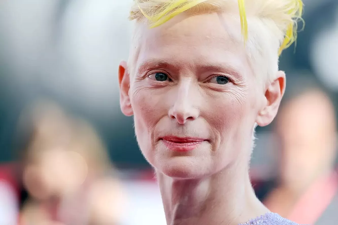 Tilda Swinton nel trailer del nuovo progetto A24 dal titolo Problemista