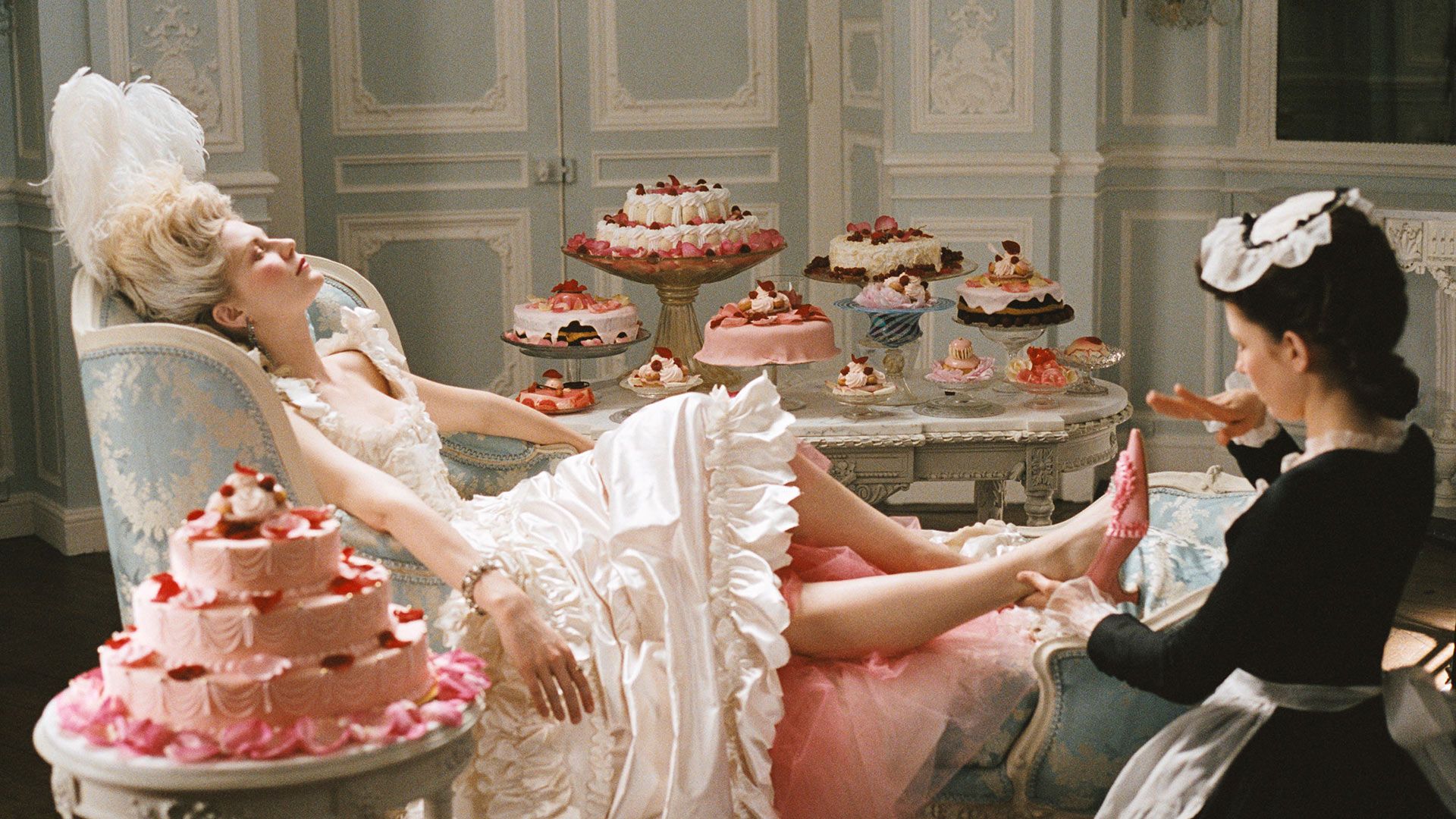 Ecco la recensione di Marie Antoinette, film del 2006 di Sofia Coppola