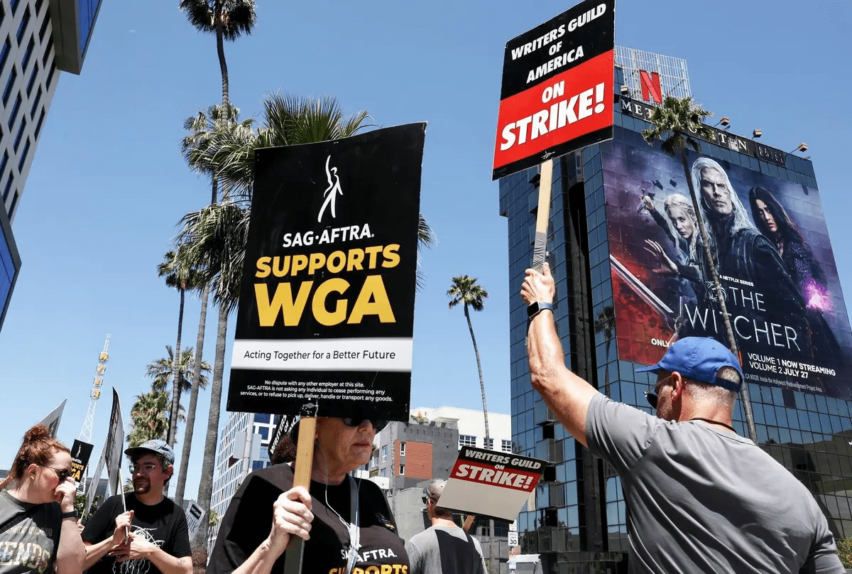Sciopero sceneggiatori ed attori, cosa sta succedendo davvero ad Hollywood?