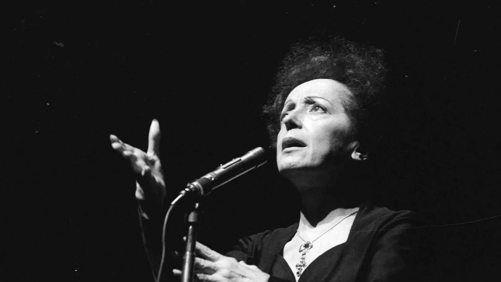 Un nuovo bipoc su Edith Piaf, con l'utilizzo dell'I.A.