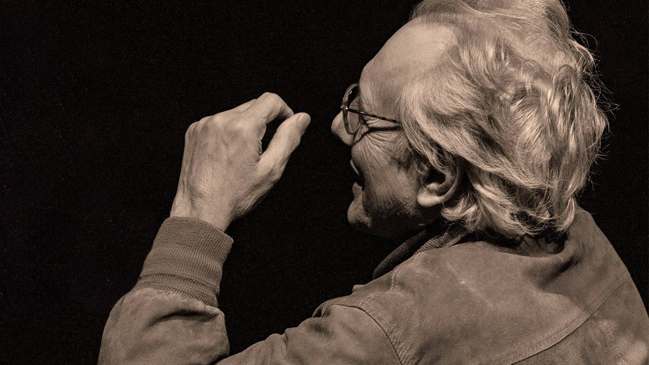 quando e dove vedere in streaming Enzo Jannacci - Vengo anch'io, il docufilm sul cantautore