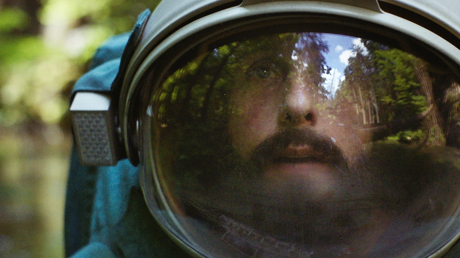 La trama, il cast e la data d'uscita di Spaceman, il film Netflix con Adam Sandler