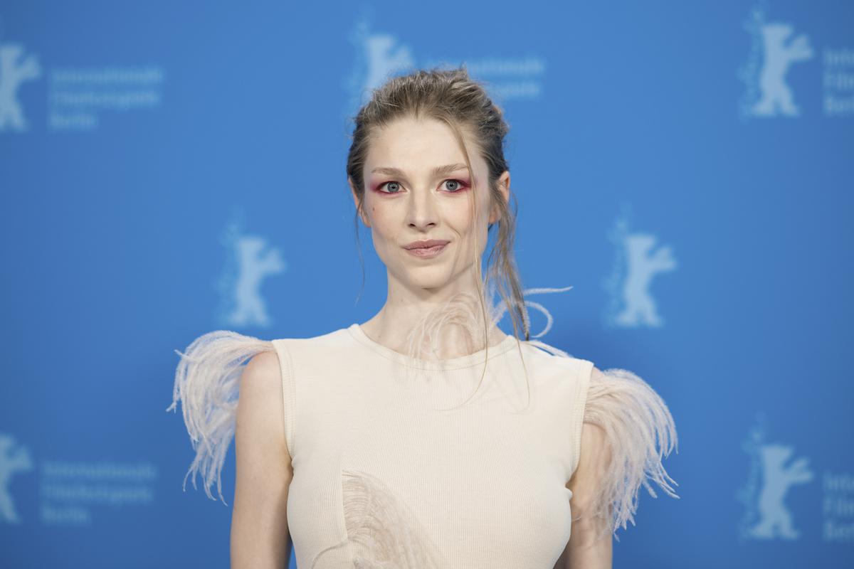 Hunter Schafer smette di interpretare ruoli trans: "È umiliante per me"