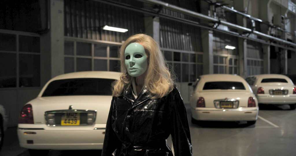 Kylie Minogue in una scena di Holy Motors, film diretto da Leos Carax nel 2012