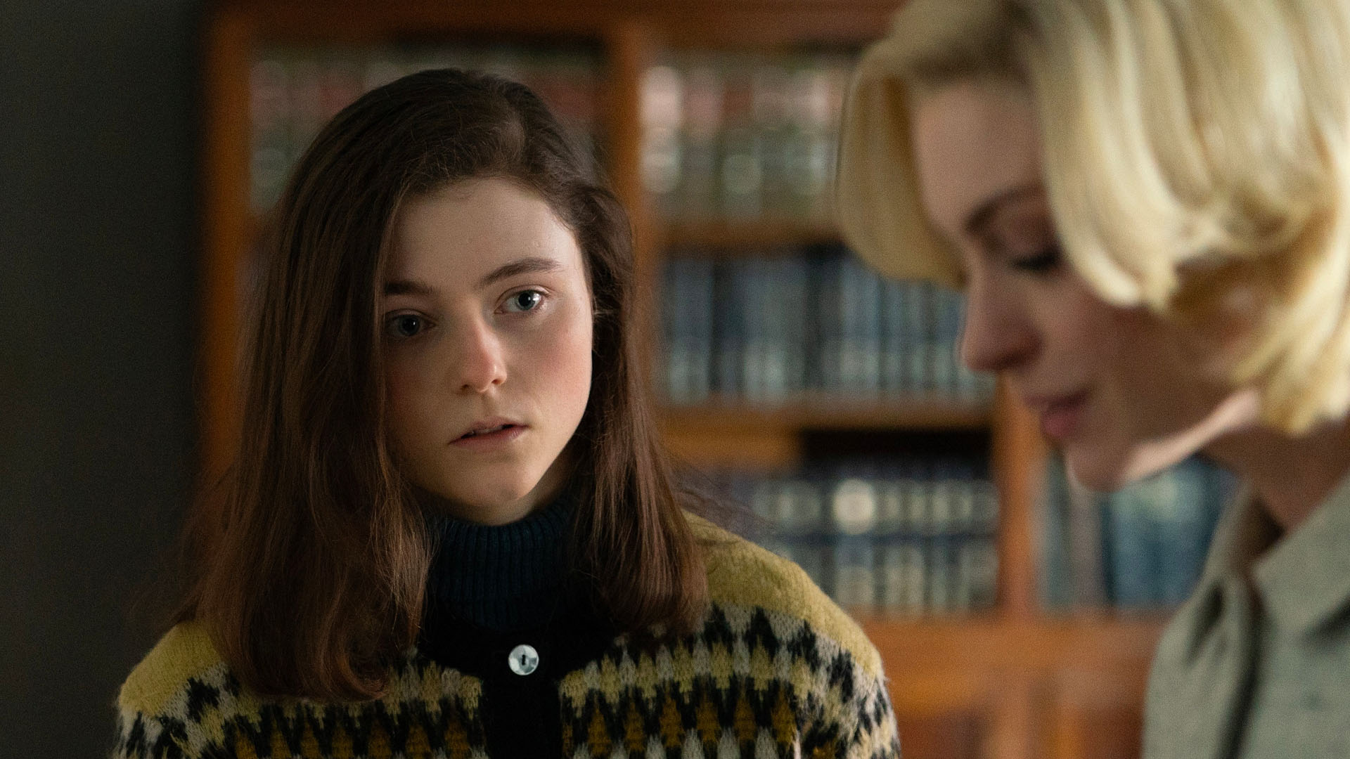 La trama, il cast e quando esce al cinema "Eileen", con Anne Hathaway