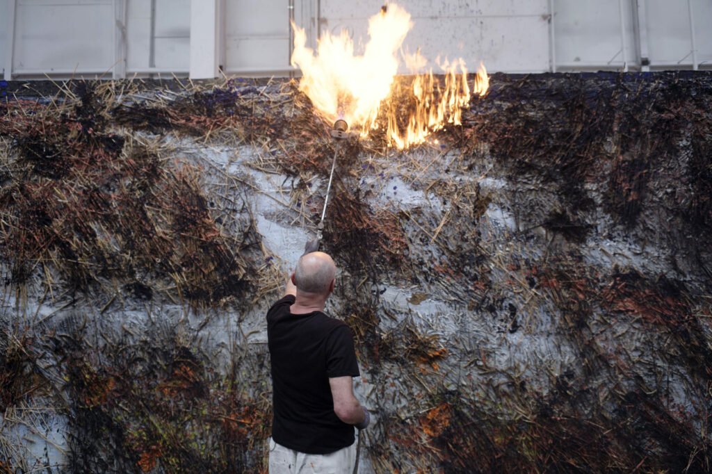 Anselm Kiefer in una scena di Anselm, documentario diretto da Wim Wenders e presentato in anteprima al 76esimo Festival di Cannes