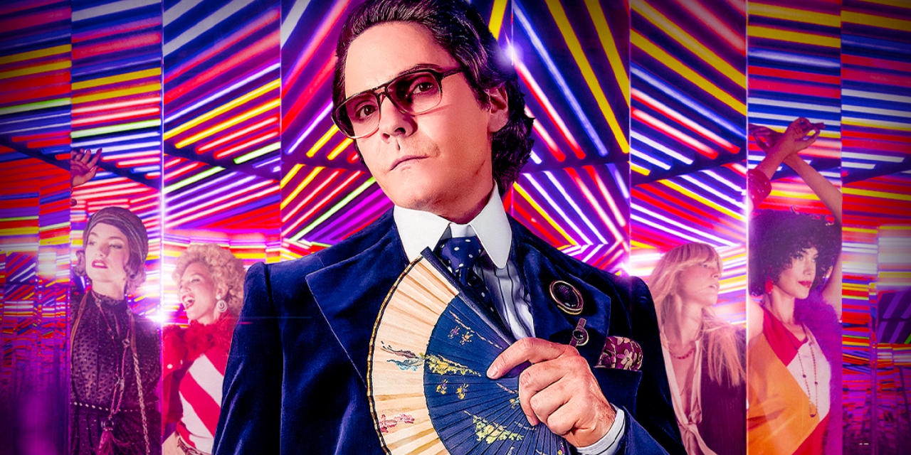 Di seguito la recensione di Becoming Karl Lagerfeld, la serie biopic original Disney+ con Recensione - Becoming Karl Lagerfeld, la serie Disney+ con Daniel Brühl