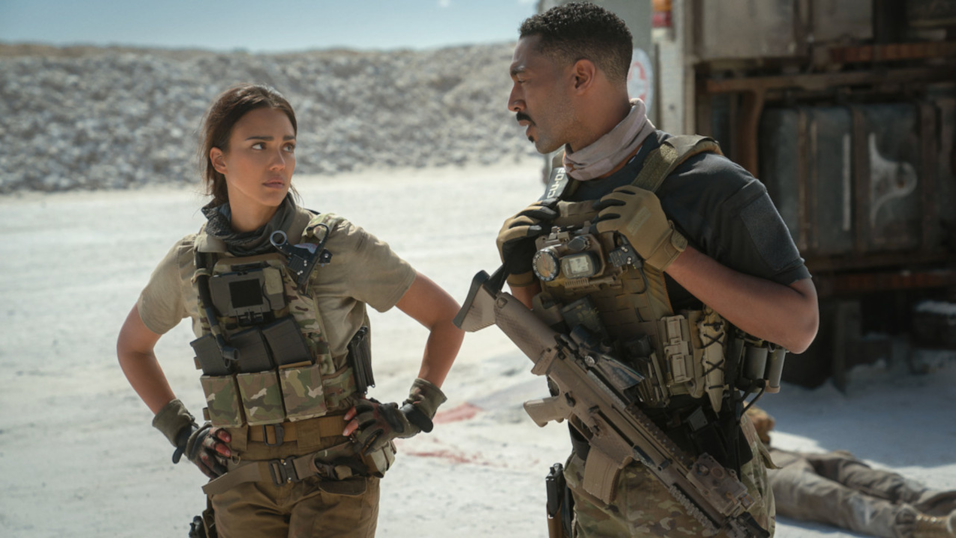 Spiegazione finale Trigger Warning, film Original Netflix con Jessica Alba