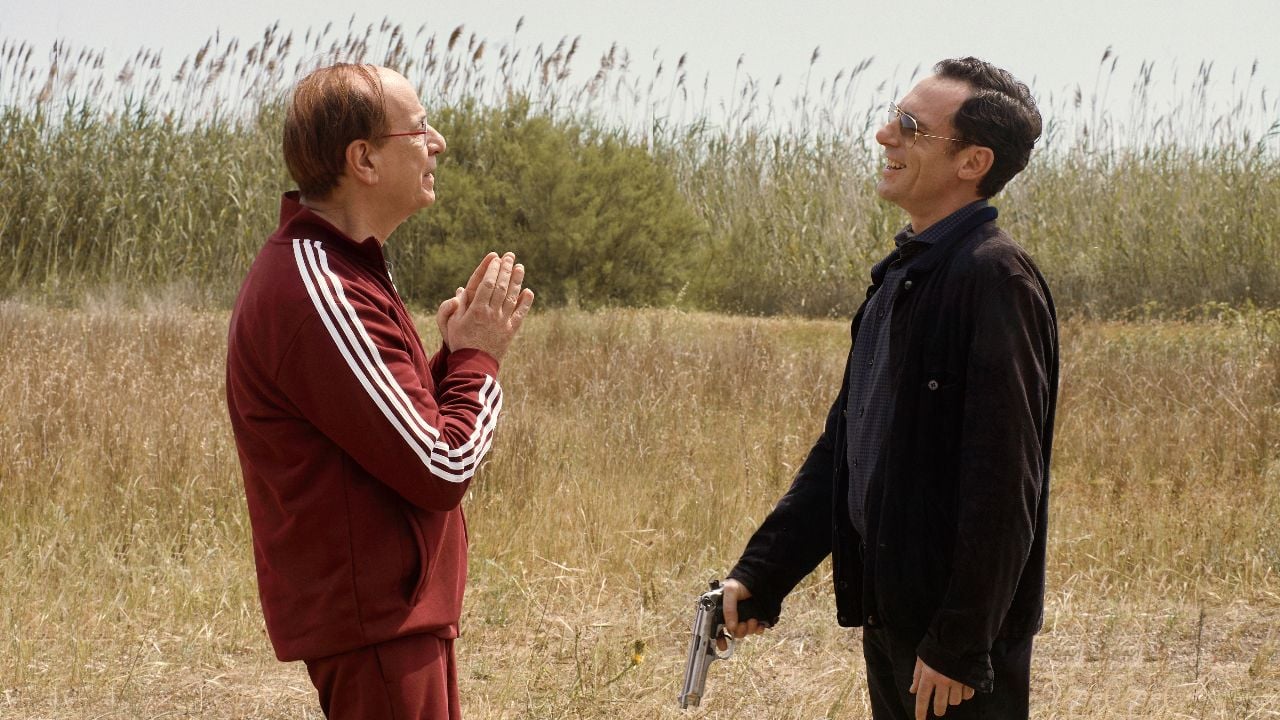 La trama, il trailer, il cast e quando esce Iddu - L'ultimo padrino, con Elio Germano e Toni Servillo