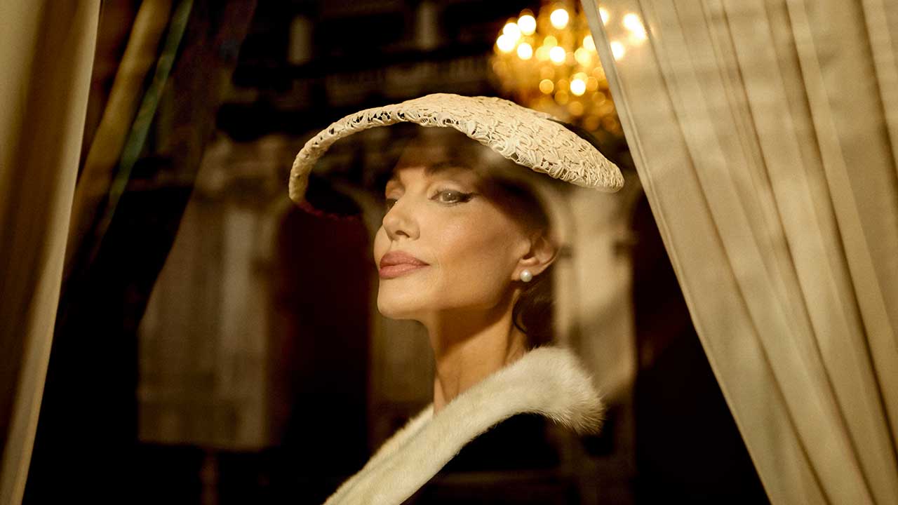 Il trailer italiano del film Maria, diretto da Pablo Larrain, con Angelina Jolie