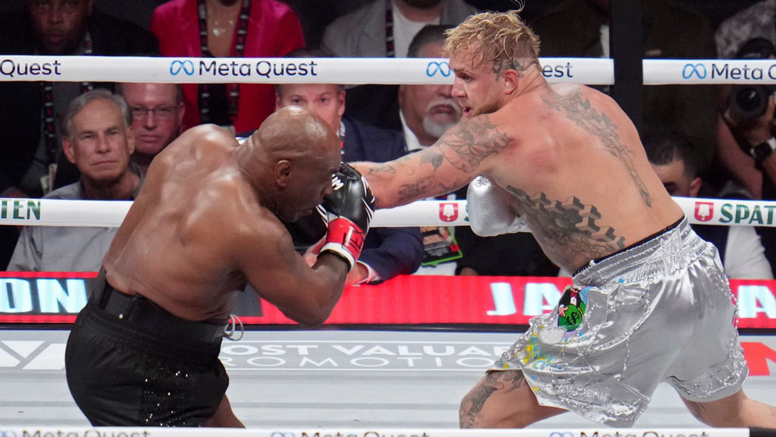 L'incontro di boxe trasmesso live da Netflix tra Jake Paul e Mike Tyson