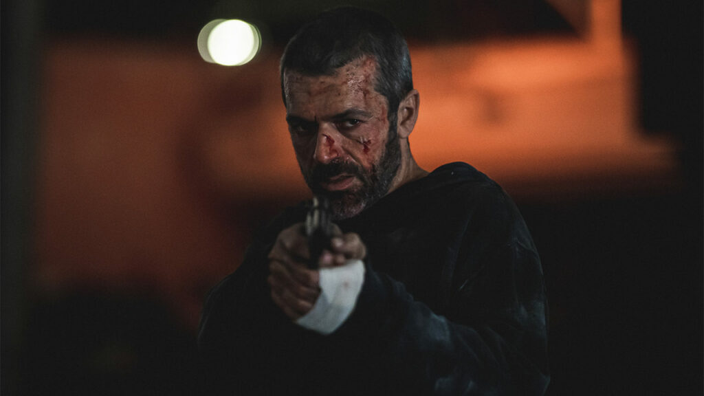 Luca Argentero in una scena di La Coda del Diavolo, film Sky diretto da Domenico De Feudis.