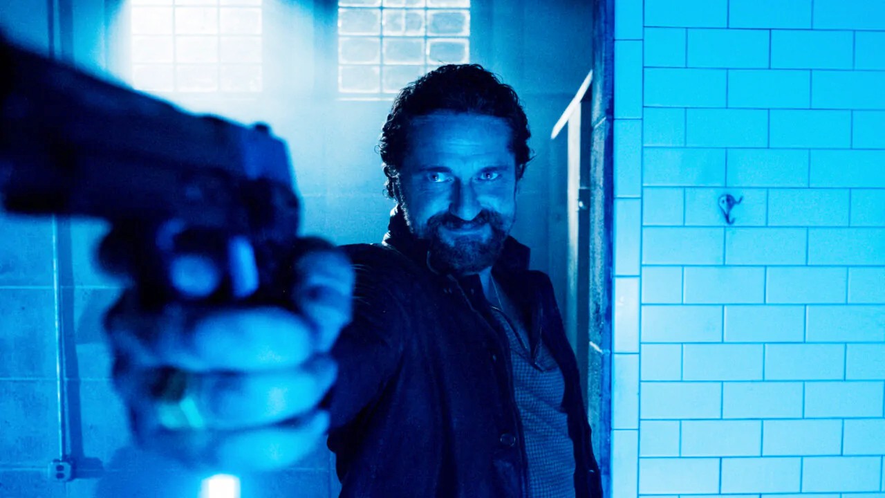 Copshop - Scontro a fuoco: come finisce? La spiegazione del finale del film con Gerard Butler