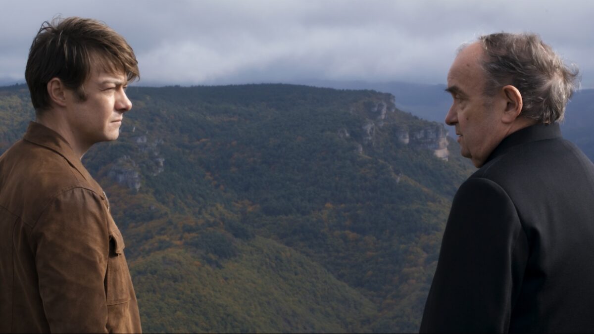 Una scena tratta da L'uomo nel Bosco, l'ultimo film di Alain Guiraudie e presentato in anteprima al 77esimo Festival di Cannes
