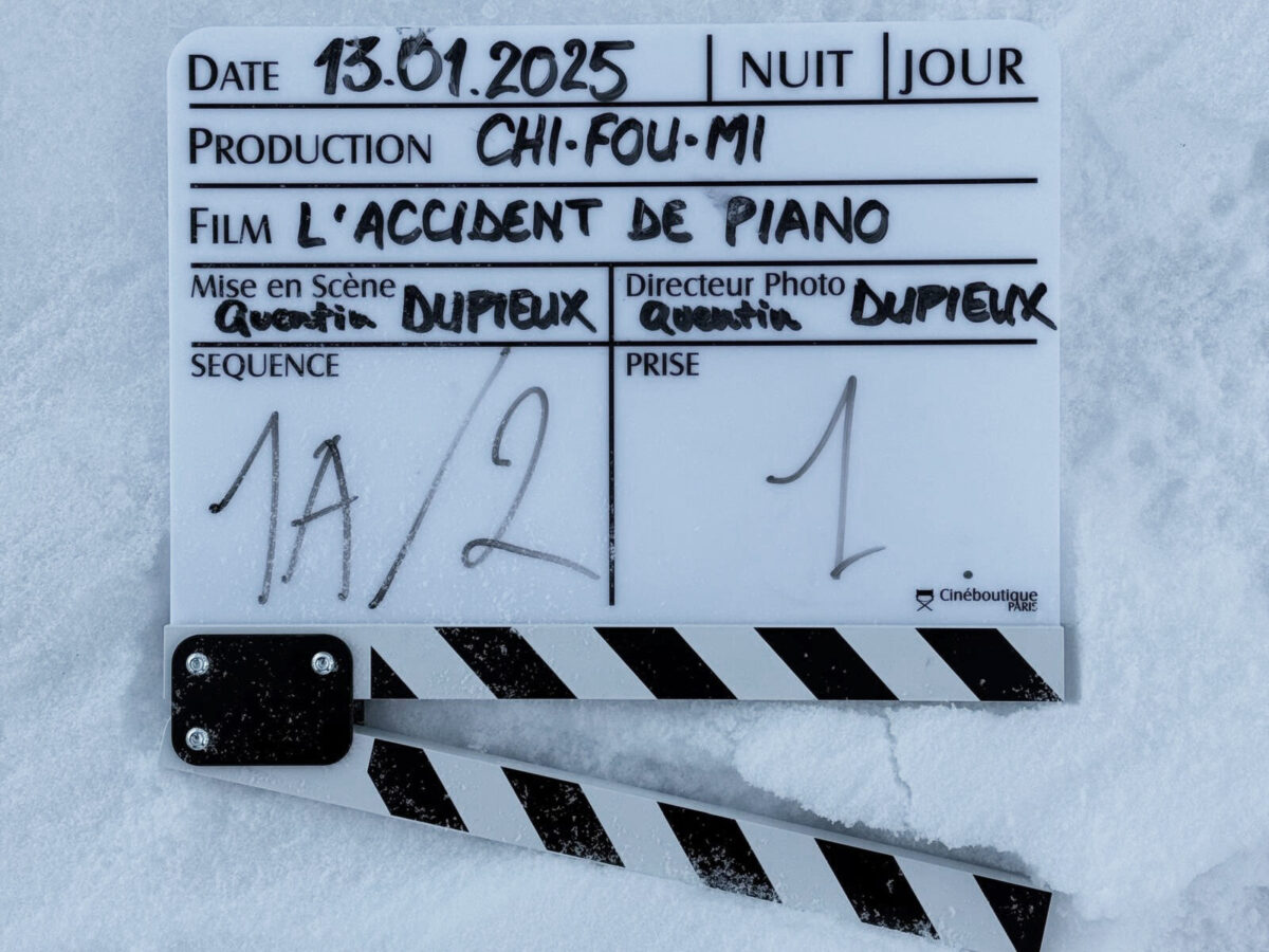 Foto dal ciak di L'accident de piano, nuovo film annunciato da Quentin Dupieux