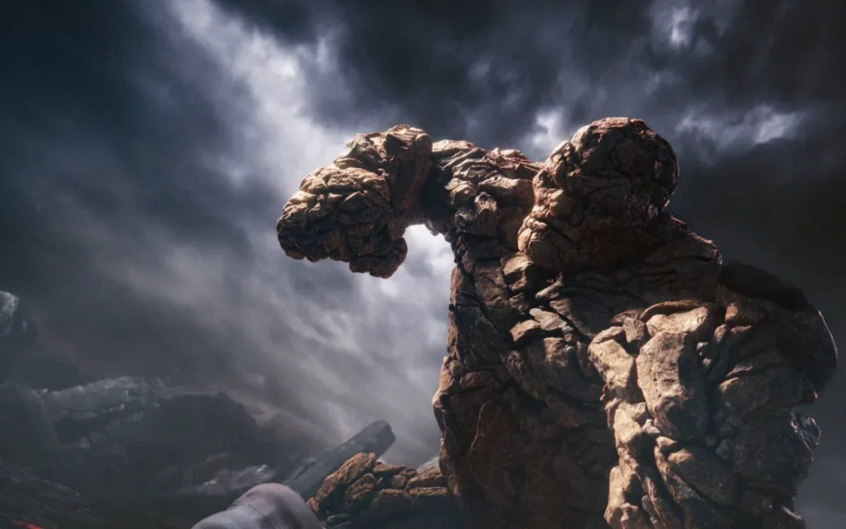Un'immagine di La Cosa in Fantastici 4 di Josh Trank e le differenze con il personaggio interpretato da Ebon Moss-Bachrach