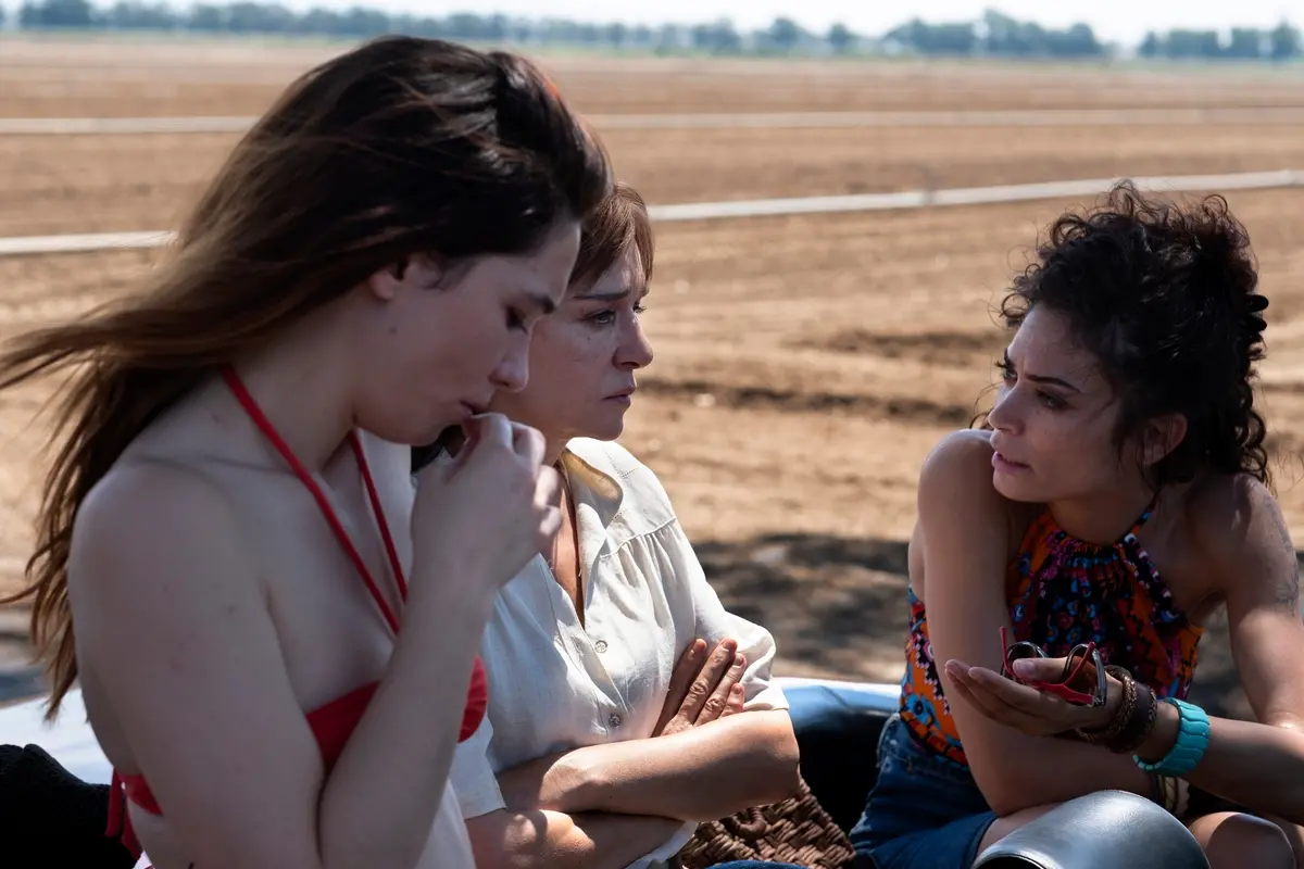 Fuori: quando e dove vedere in streaming il film di Mario Martone?