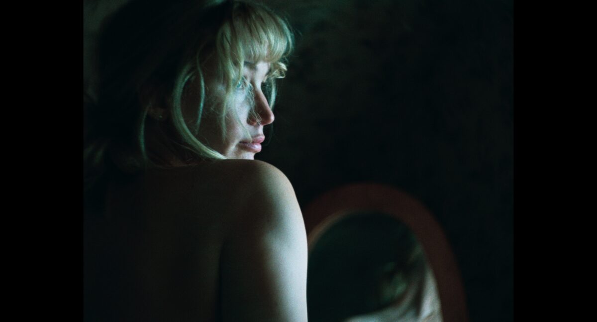 Jennifer Lawrence in una scena di Die My Love, diretto da Lynne Ramsay