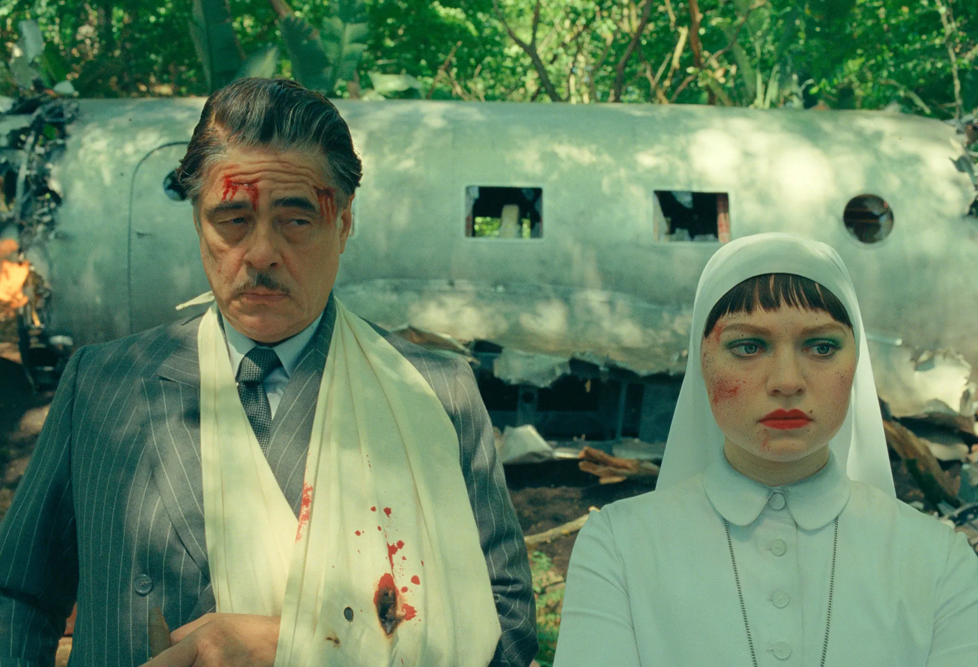 La trama fenicia: nuovo poster esclusivo per il film di Wes Anderson in anteprima a Cannes 2025