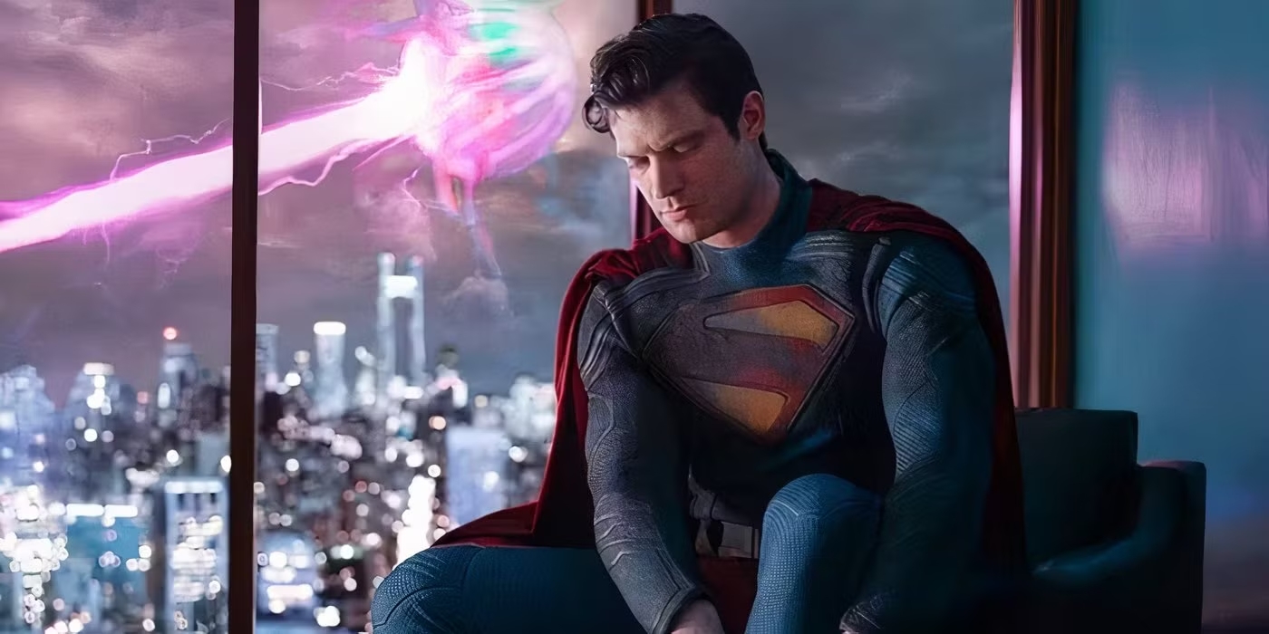 Superman di James Gunn: svelato il mistero della sfera rosa nel primo poster del film?