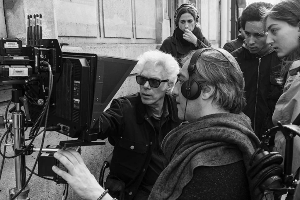 Jim Jarmusch sul set del suo ultimo film, Father Mother Sister Brother, in concorso a Venezia82