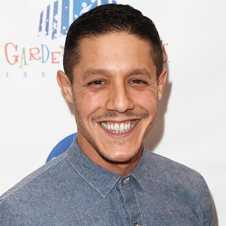 Theo Rossi nel cast della serie spin-off di The Batman sul personaggio del Pinguino