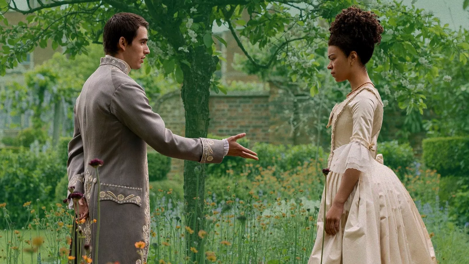 recensione la regina carlotta serie netflix bridgerton