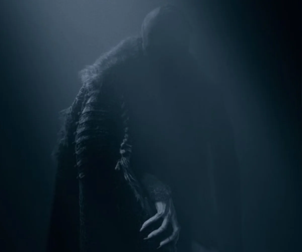 Il trucco che trasforma Bill Skarsgard nel Conte Orlok nel film Nosferatu