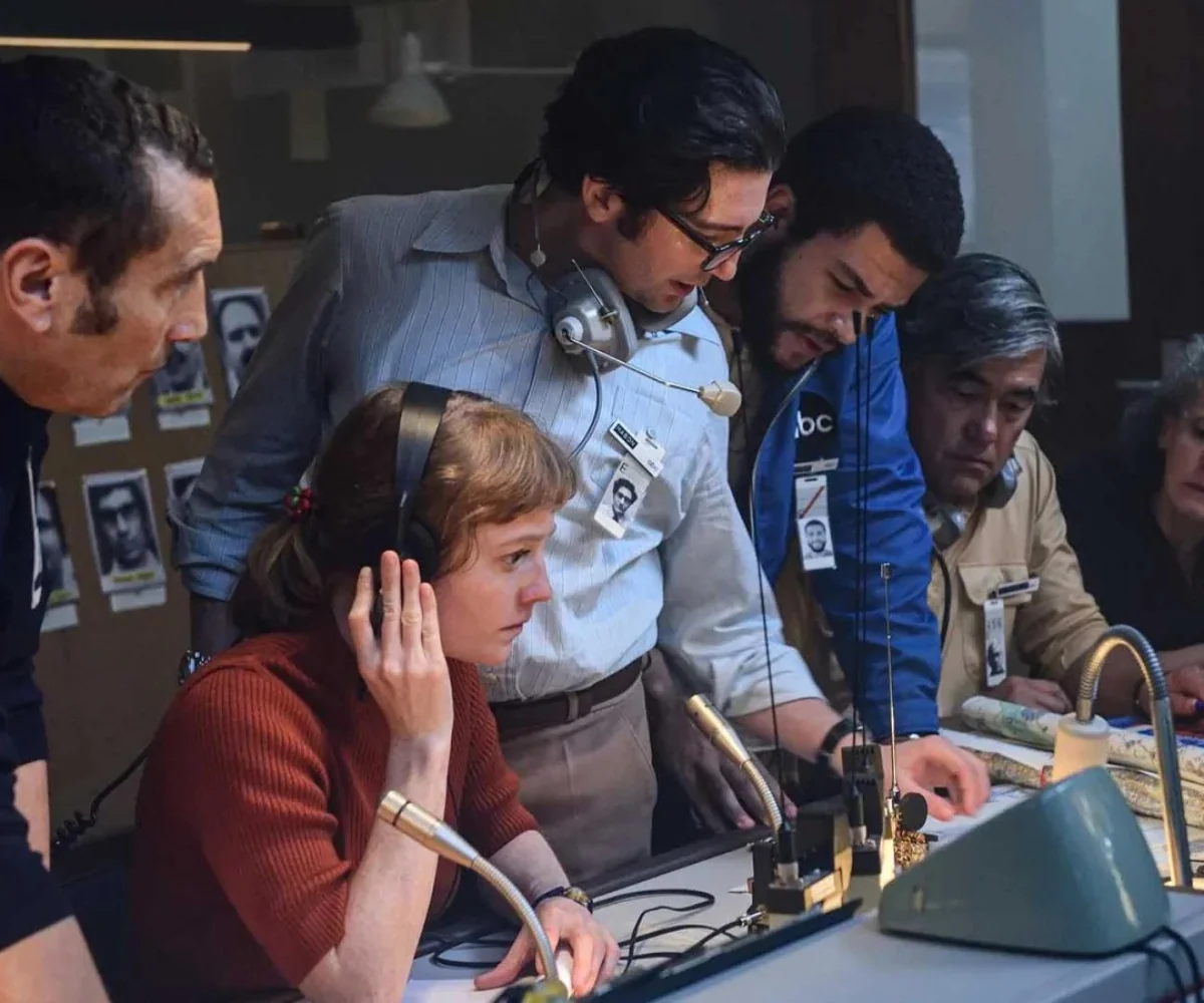 Il film presentato a #Venezia81 sta per uscire al cinema in Italia dal 13 febbraio, intitolato September 5 - La diretta che cambiò la storia (2024)