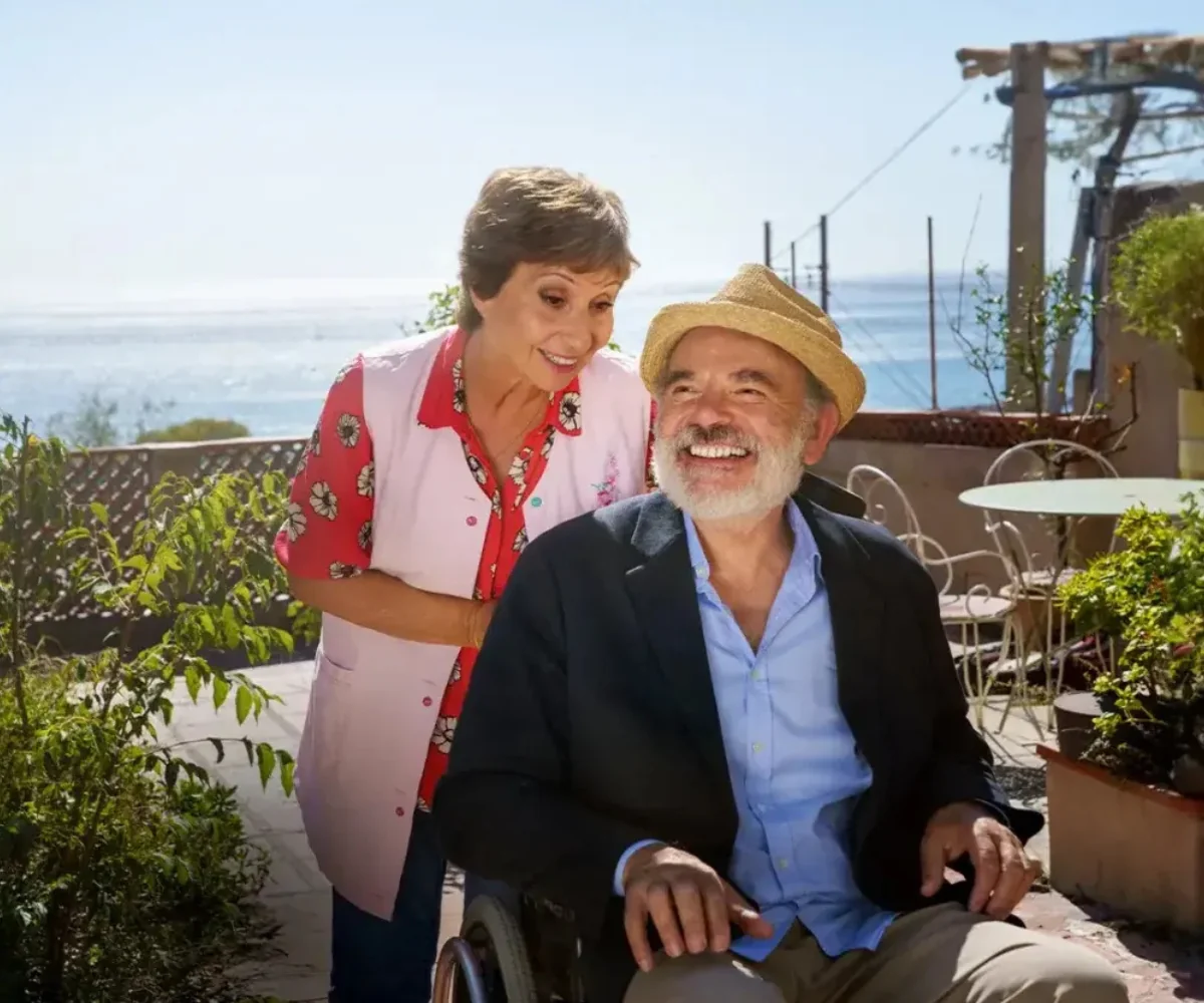 La recensione de La gazza ladra, la commedia francese con Ariane Ascaride