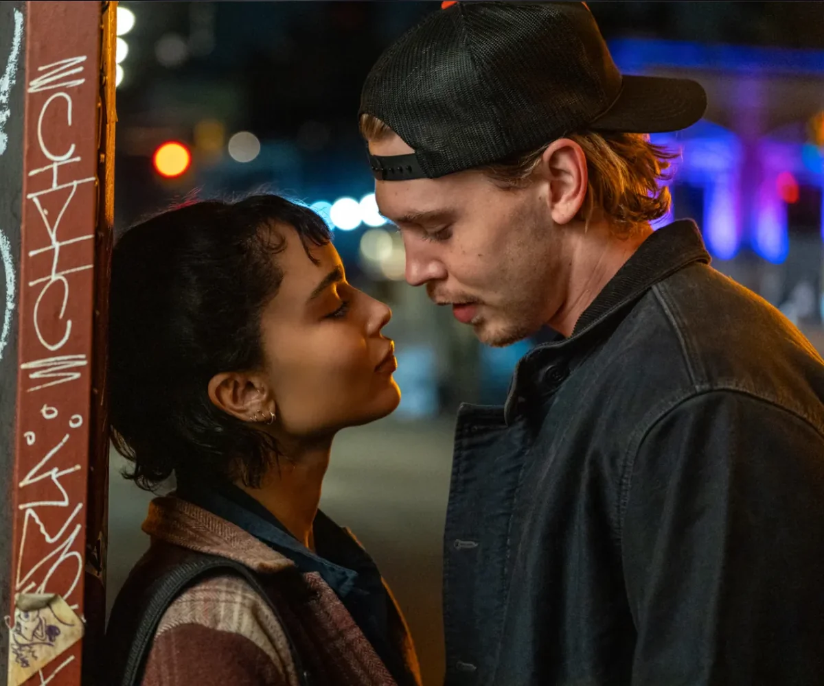 Il trailer del film Caught Stealing di Darren Aronofsky