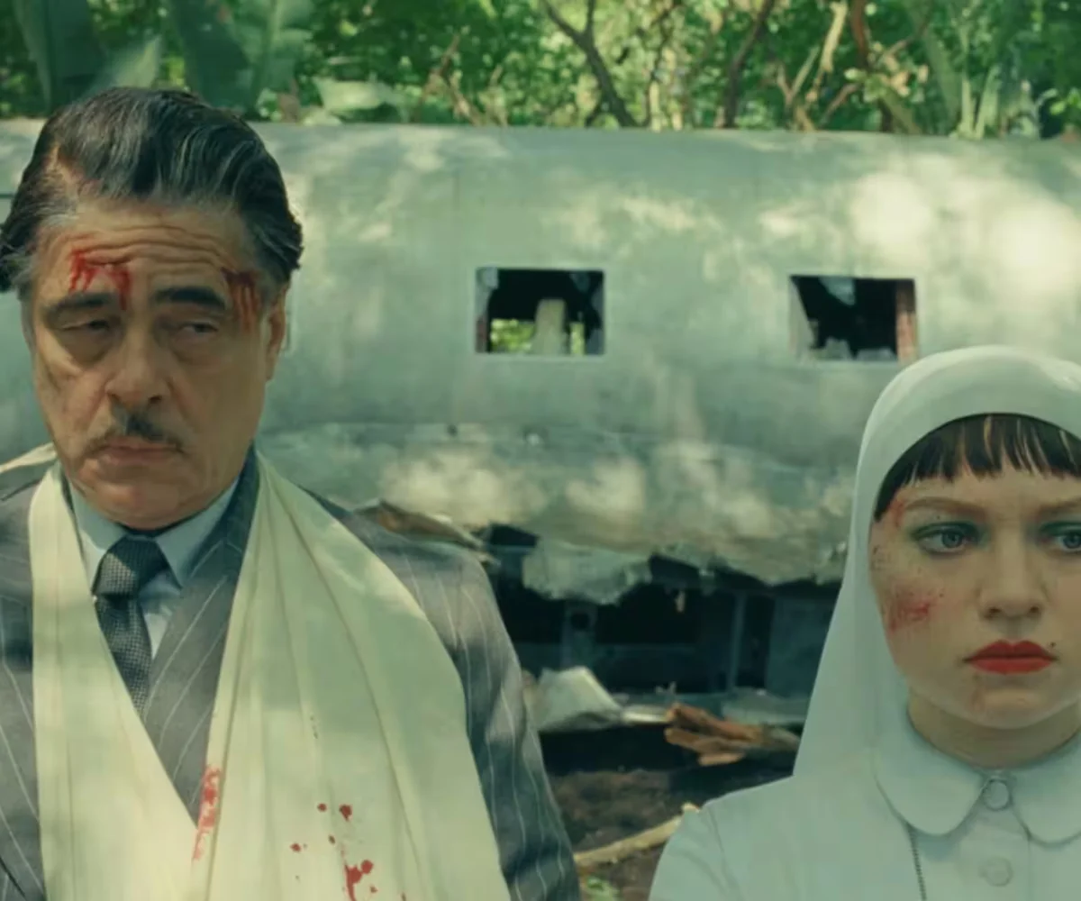 La recensione de La trama fenicia, con Scarlett Johansson e Tom Hanks