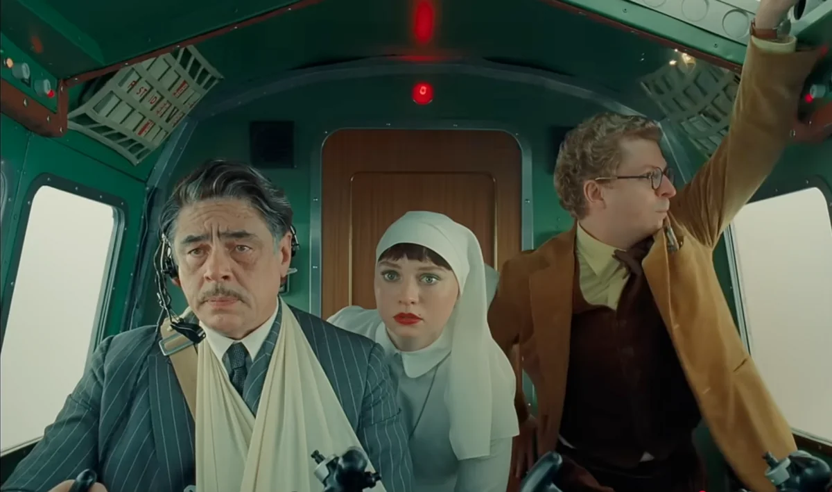 La trama fenicia: tutti gli attori presenti nel cast e i cameo nel film di Wes Anderson