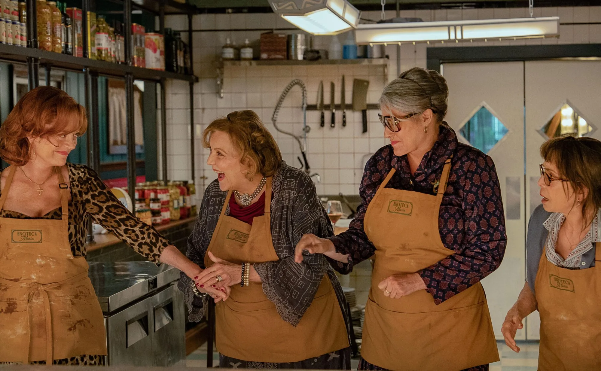 Nonnas: il nuovo film Netflix tra stereotipi, caricature e fettuccine | Recensione